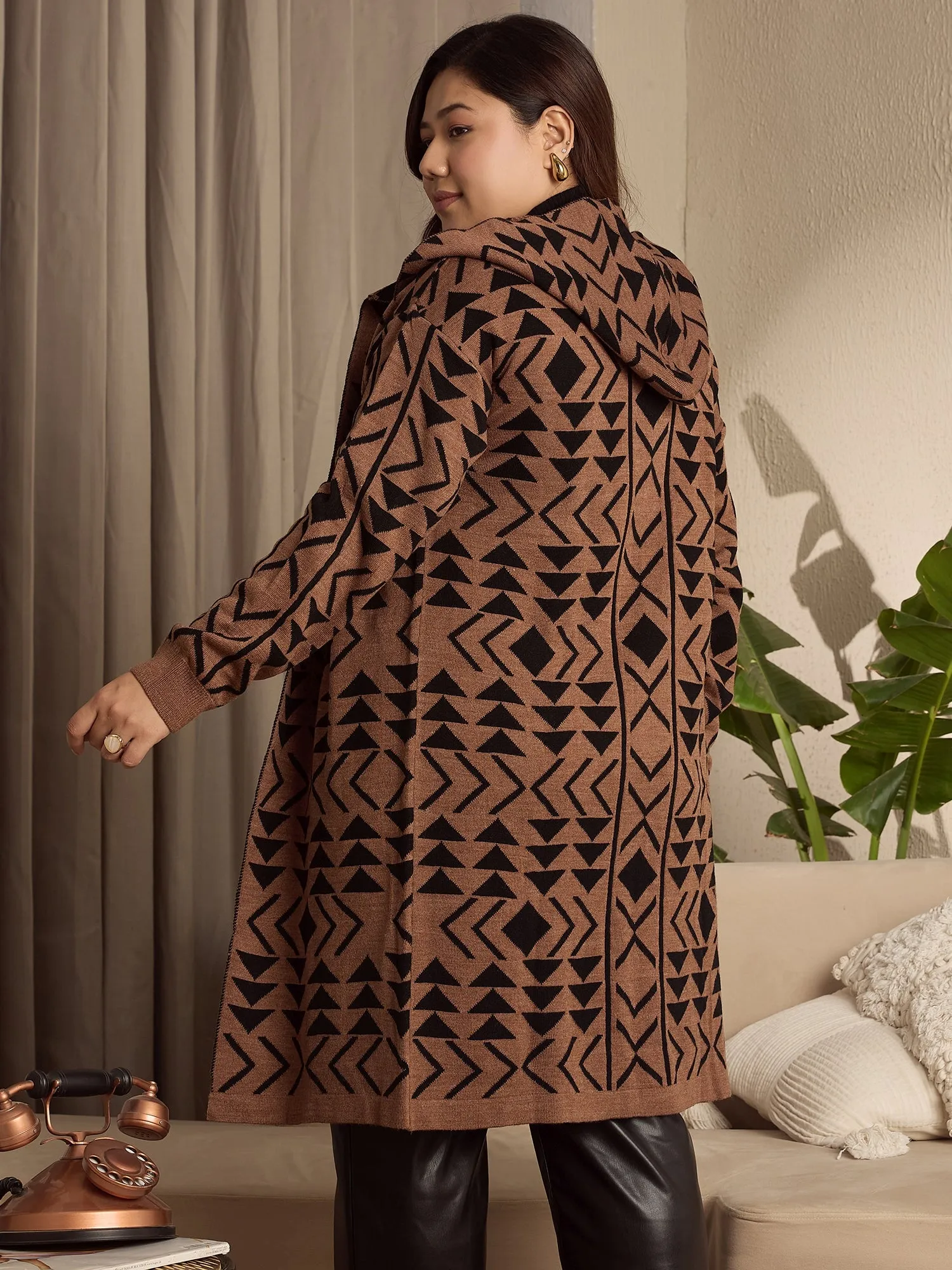 Berrylush Curve Women Brown & Black Geometric Printed Hood Neck Drop-Shoulder Sleeves Open-Front Ribbed Hem Longline Cardigan